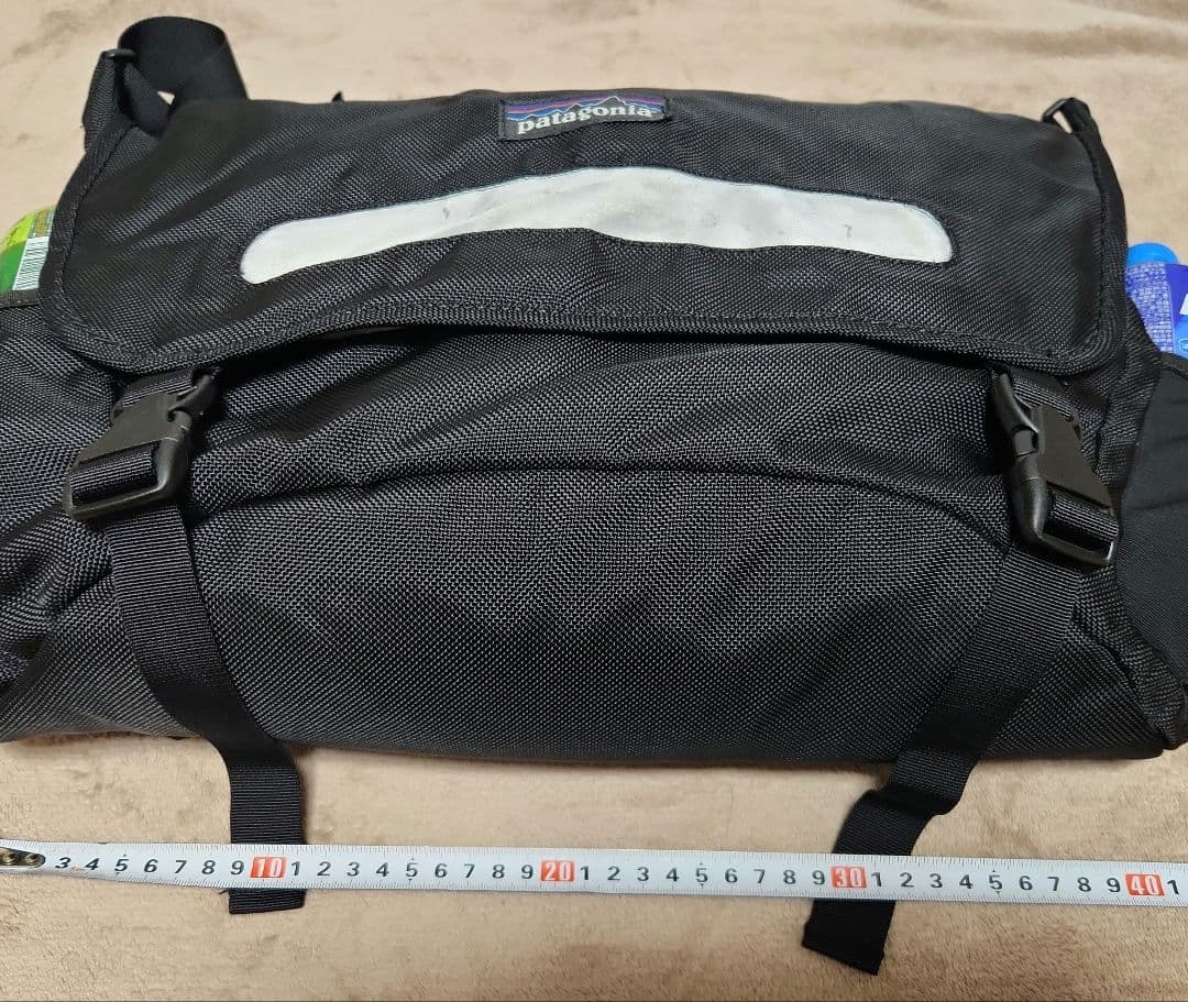 patagonia ブラック メッセンジャーバッグ　ハーフマス