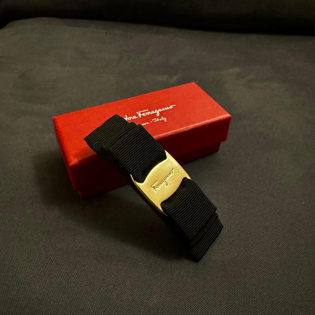 【お値下げしました】フェラガモ　リボン　バレッタ