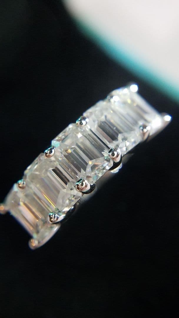 新作リング♡最高級モアサナイト エメラルドカットハーフエタニティ