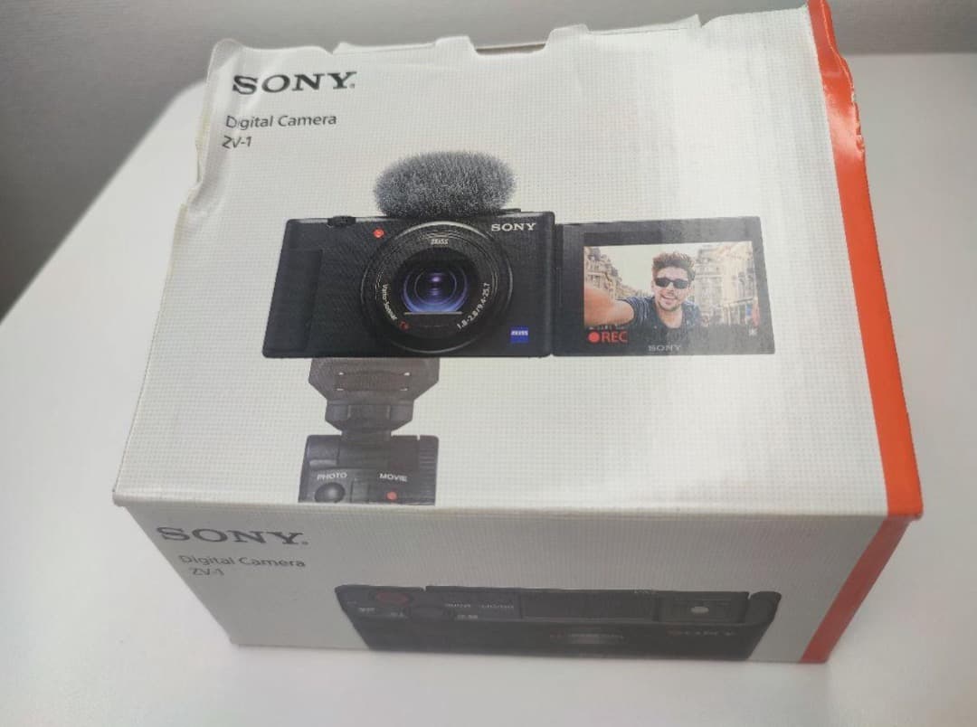 SONY デジタルカメラ ホワイトSONY VLOGCAM ZV-1　海外モデル