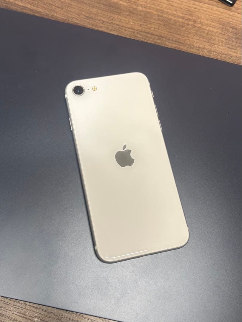 Apple iPhoneSE2 本体 カバー付き