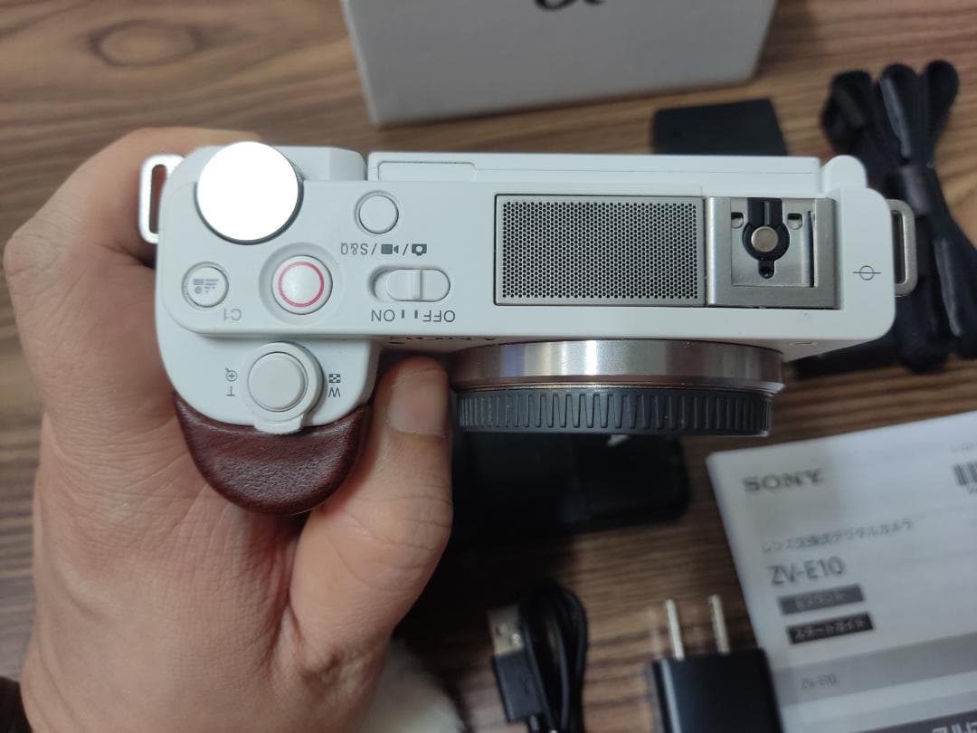 Q*n様 Sony ZV-E10 本体のみ