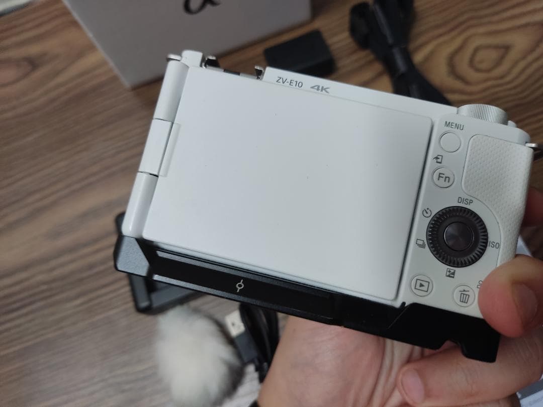 Q*n様 Sony ZV-E10 本体のみ