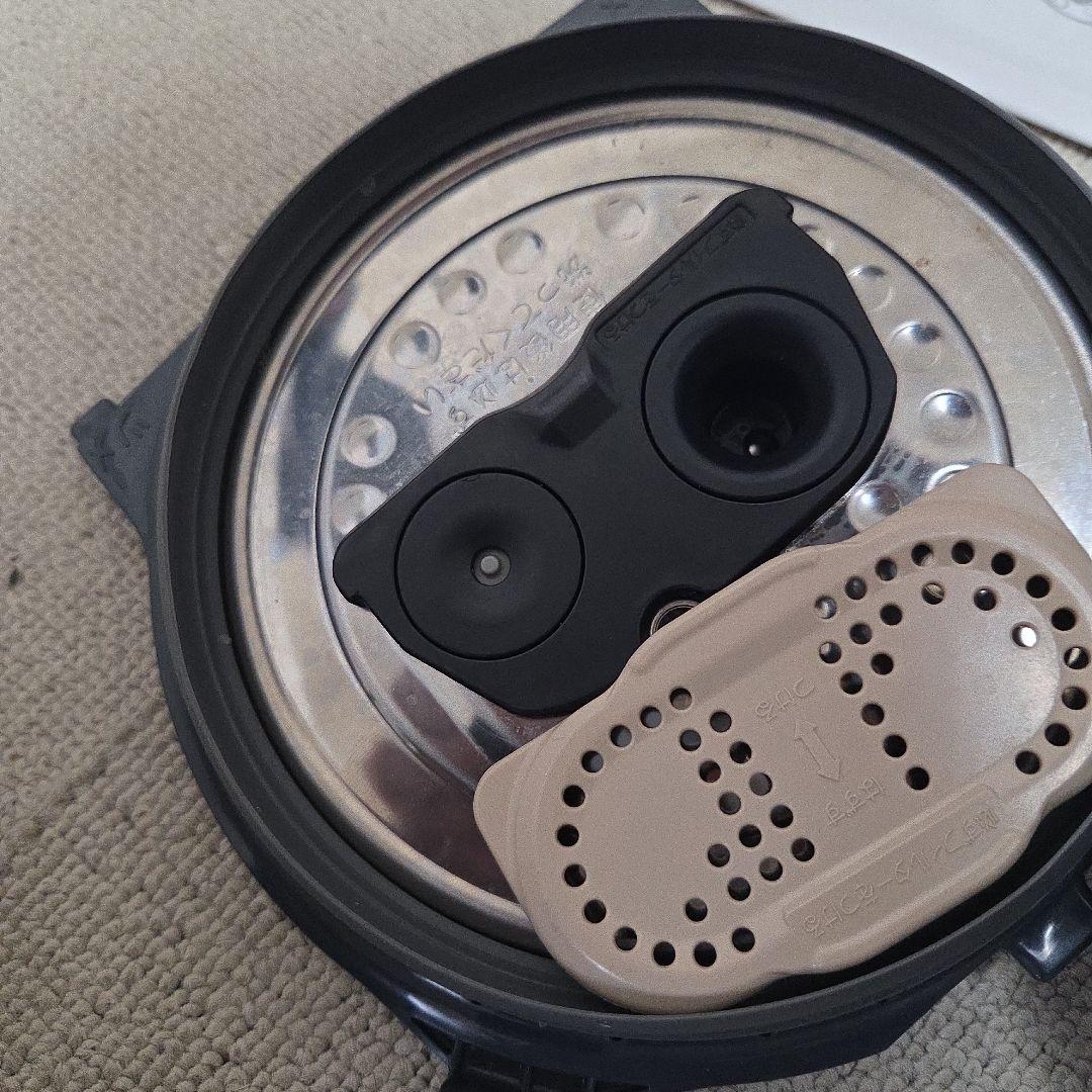 ZOJIRUSHI 炊飯器 3合炊き ホワイト　NP-RU05型