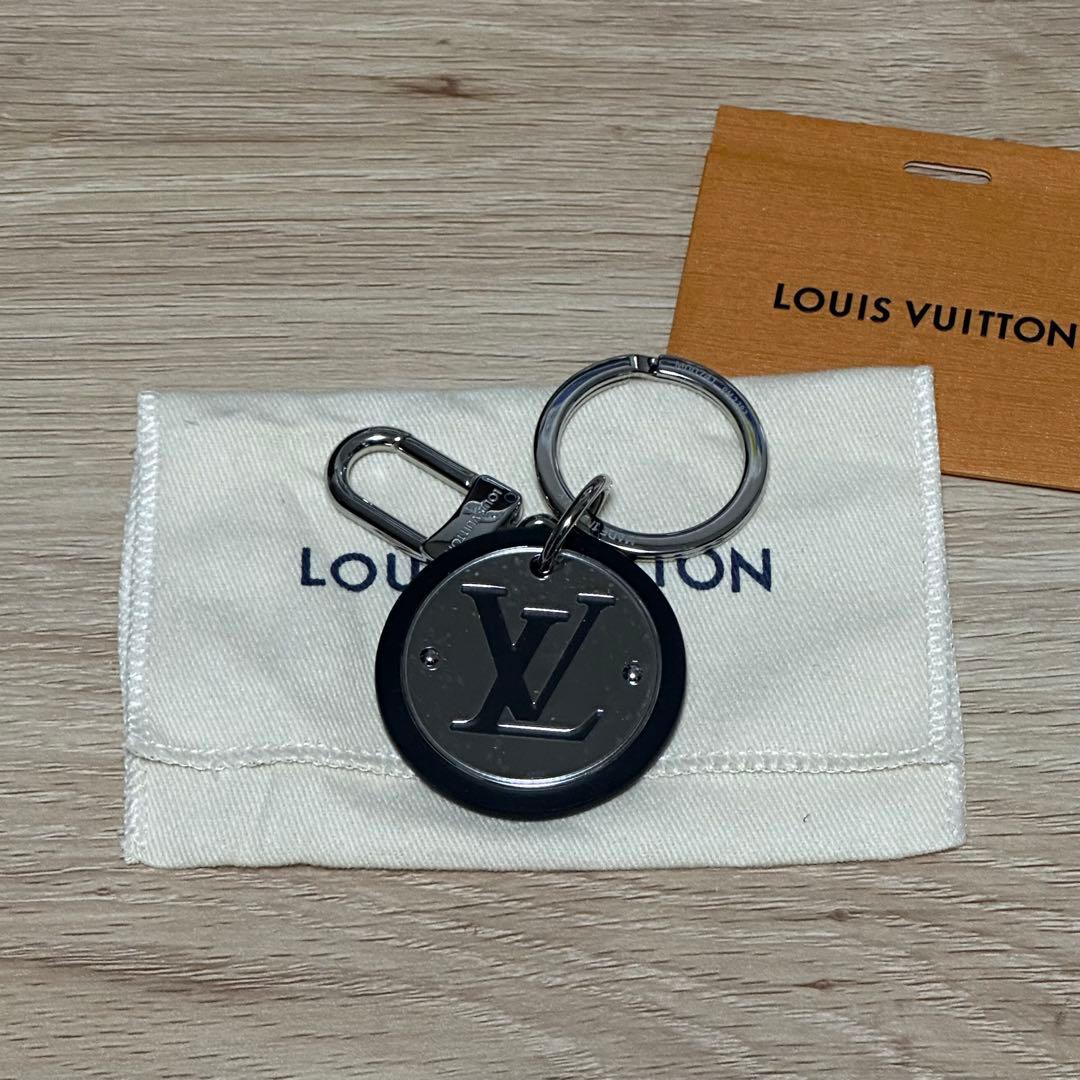 Louis Vuitton ブラックメタルキーホルダー