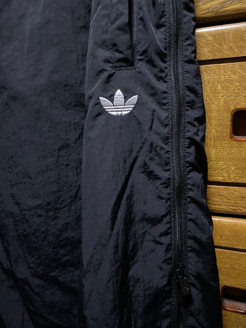 2025最新！adidas オリジナルス　ナイロンセットアップ　XL