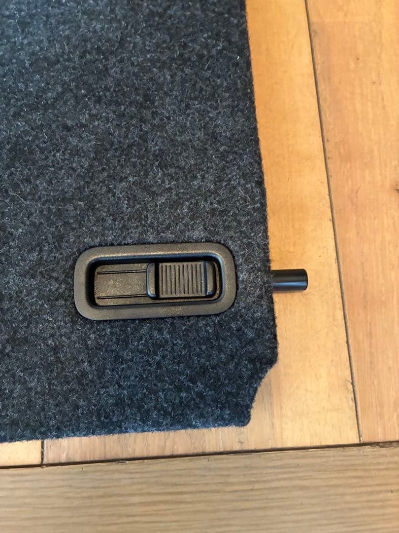 日産ノート　ラゲッジボード　トノカバー