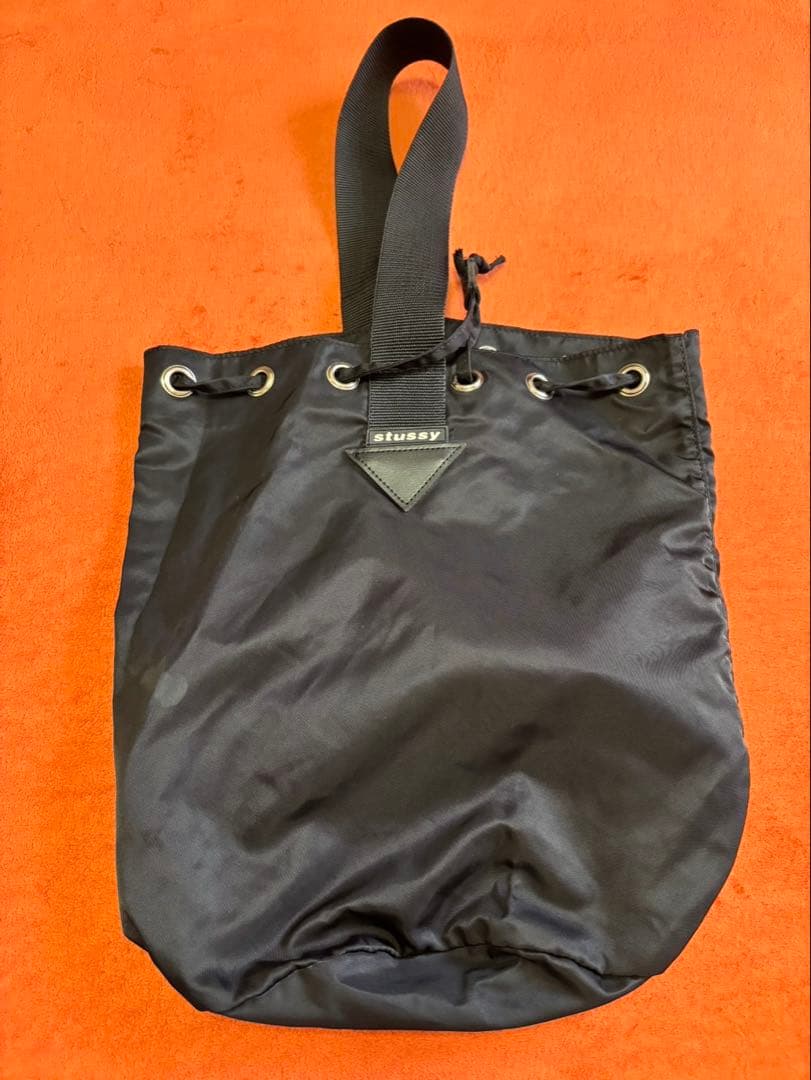 STUSSY 巾着風ショルダーバッグ　ブラック