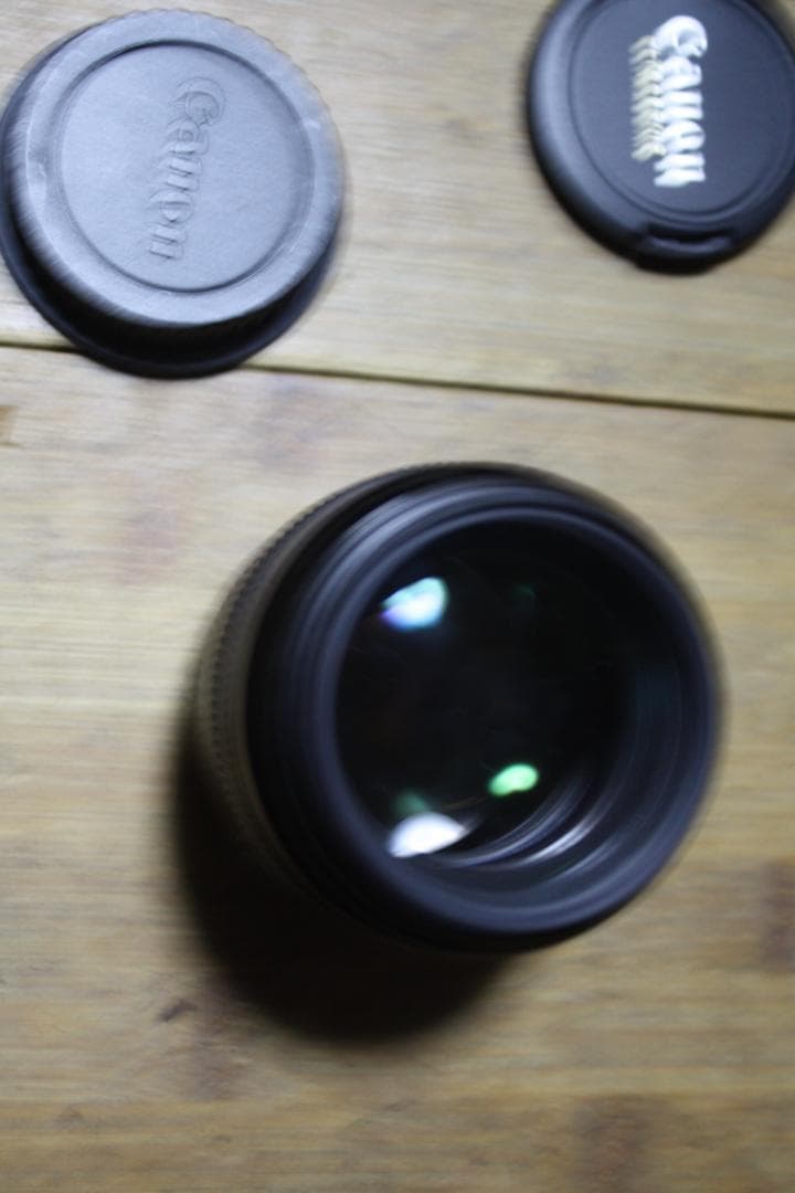 キャノン　 LENS　EF 85㎜F1.8 　 フード、前後キャップ付き　並品