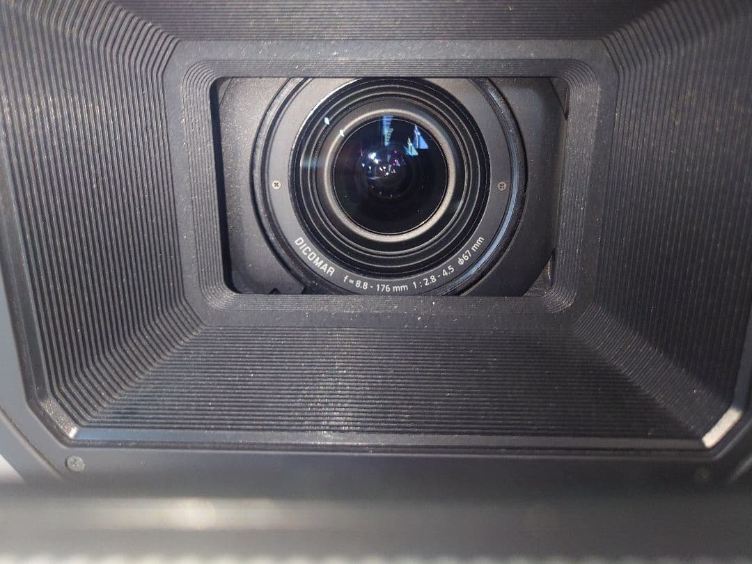 ビデオカメラ Panasonic UX180 4K 60p