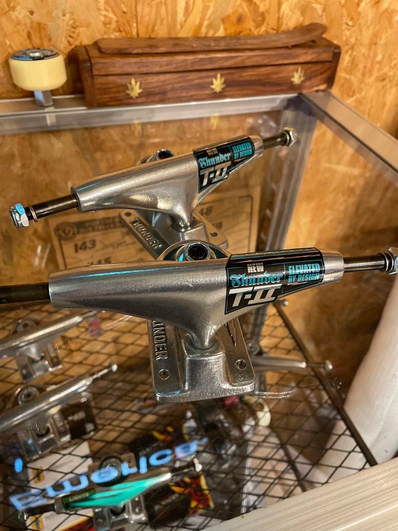 THUNDER TRUCKS T-II 147 スケボートラック