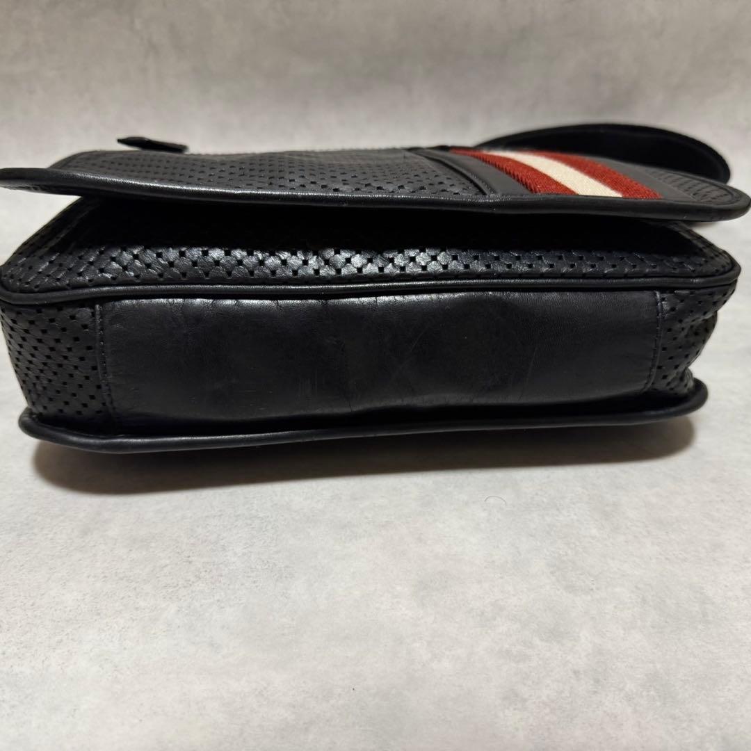 バリー　メッセンジャーバッグ　パンチング　トレインスポッティング　A4