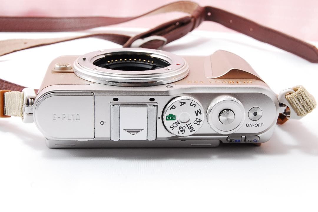 〓美品・シャッター数僅568回〓オリンパス PEN E-PL10 ミラーレス