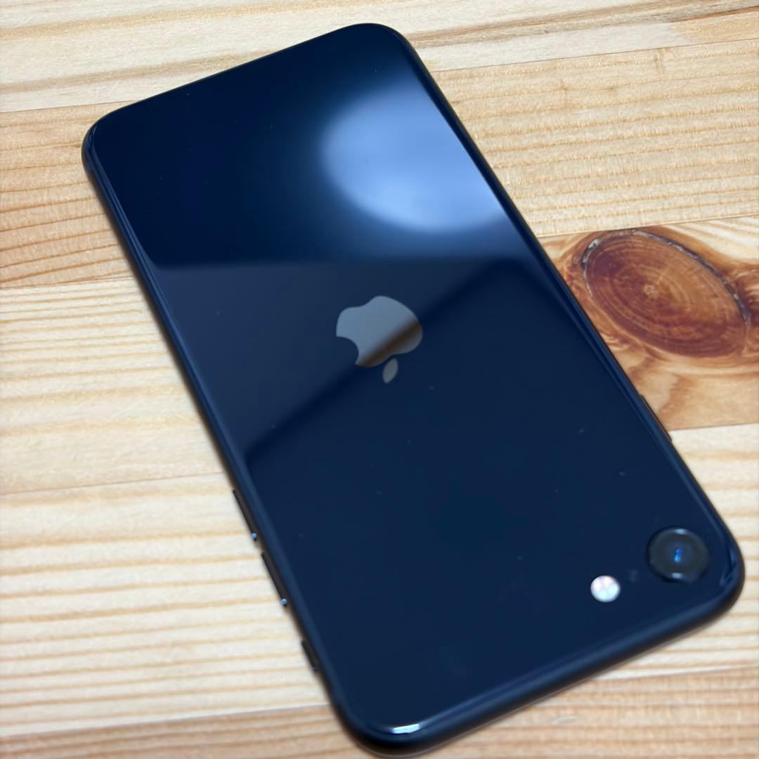 バッテリー新品　iPhoneSE第3世代64GB SIMフリー　美品