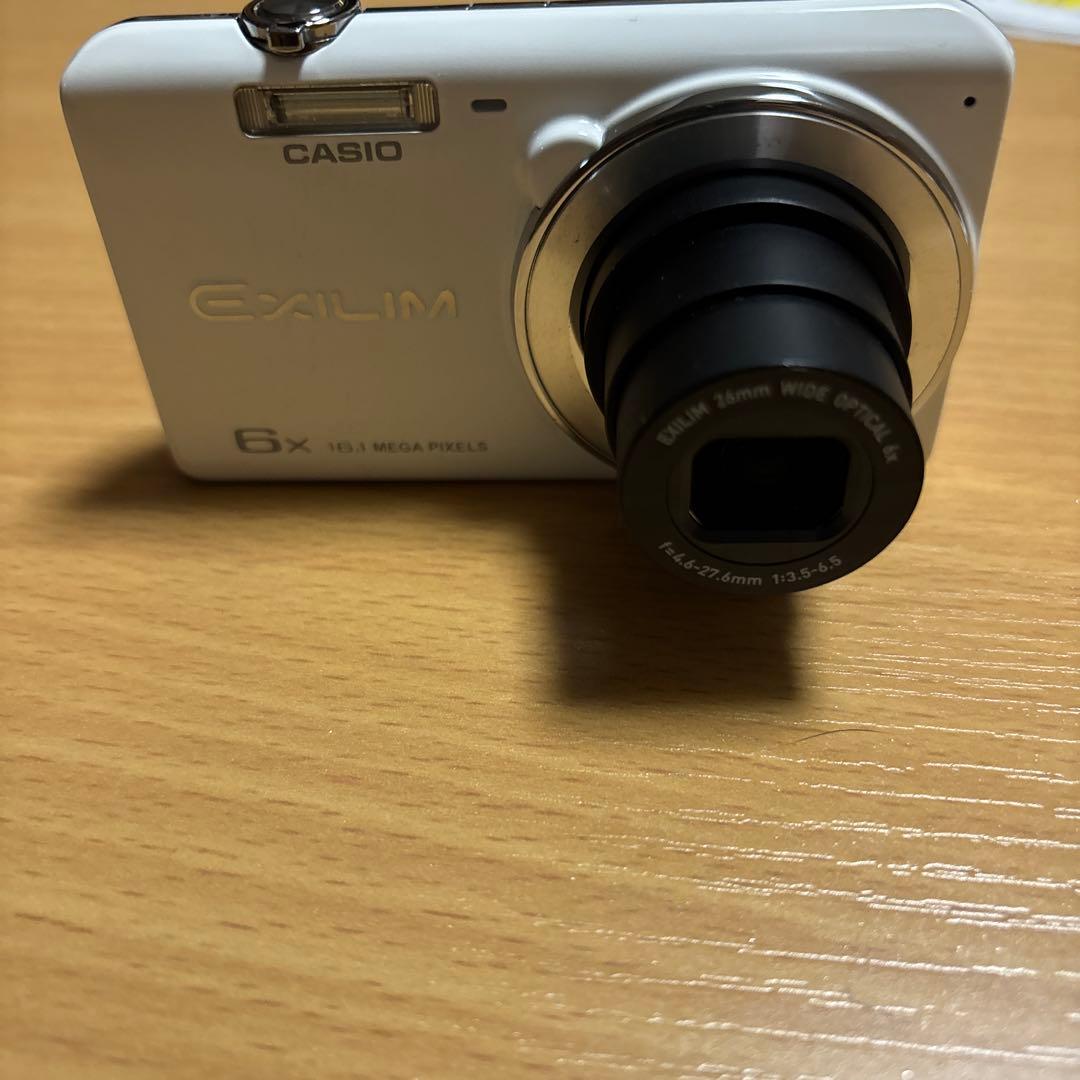 CASIO EXILIM デジカメ ホワイト