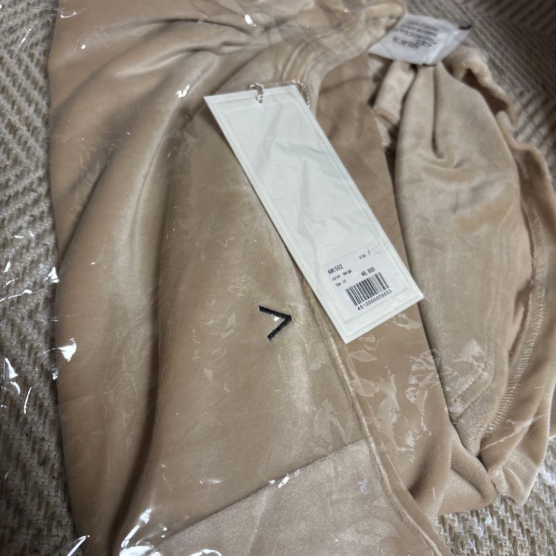 andmary ♡ Ruth velour tops