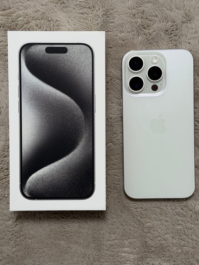 Apple iPhone 15 Pro 256G ホワイトチタニウム本体