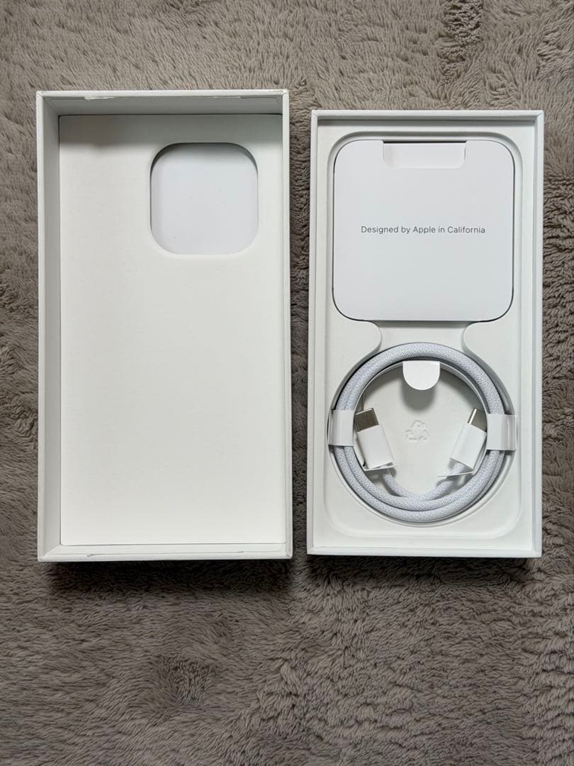 Apple iPhone 15 Pro 256G ホワイトチタニウム本体