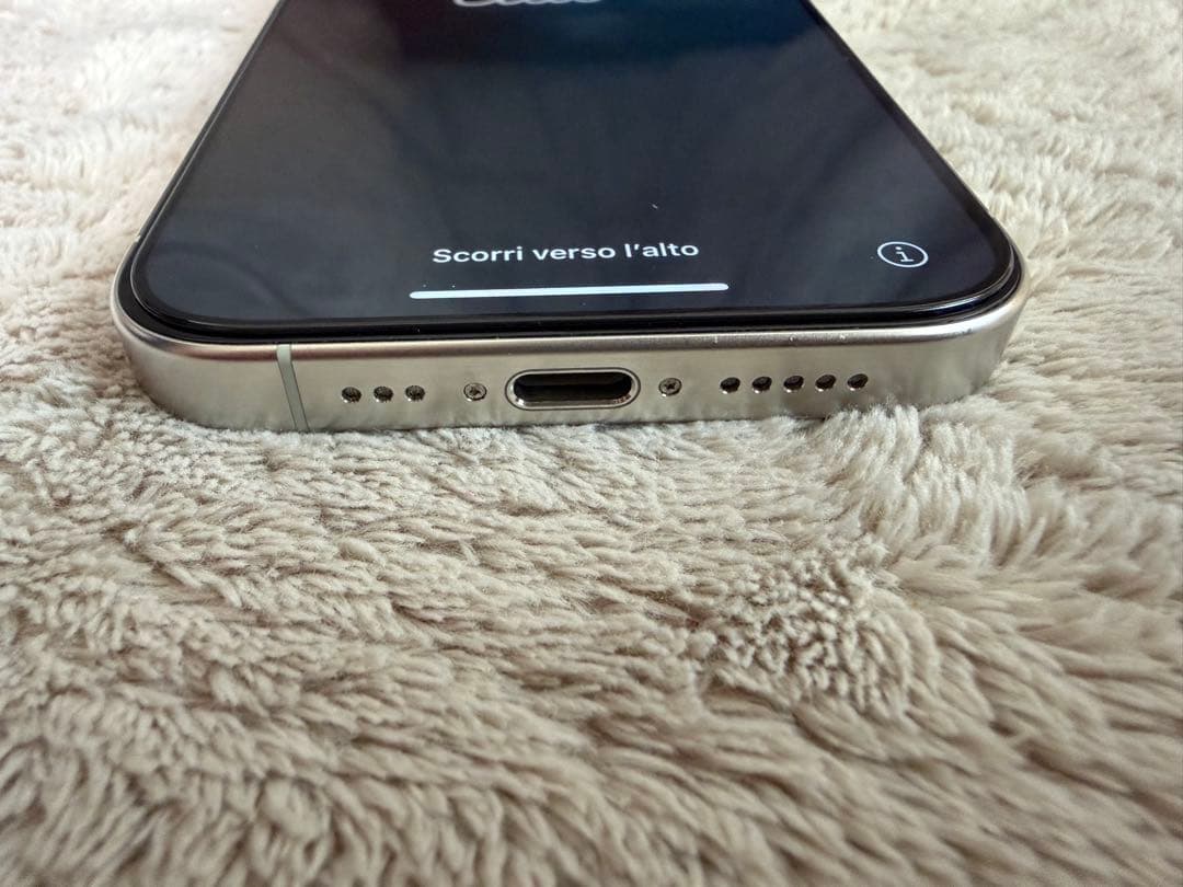 Apple iPhone 15 Pro 256G ホワイトチタニウム本体