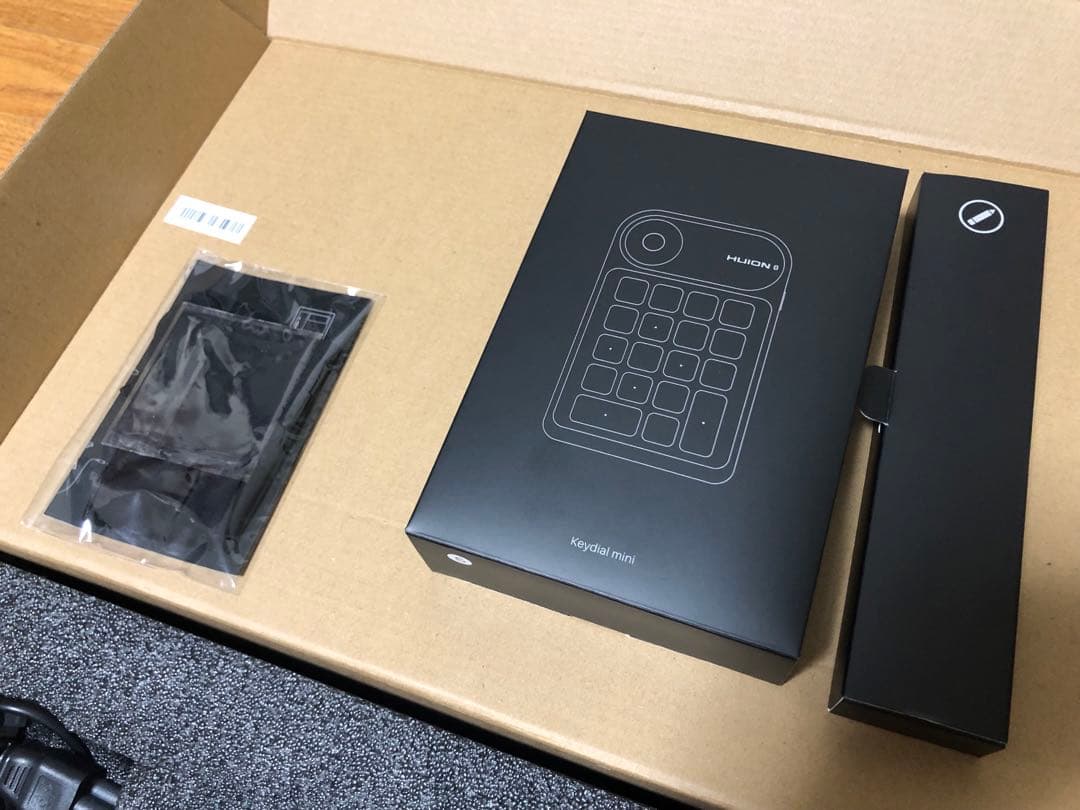 HUION kamvas pro 24(4K)UHD液晶ペンタブレット