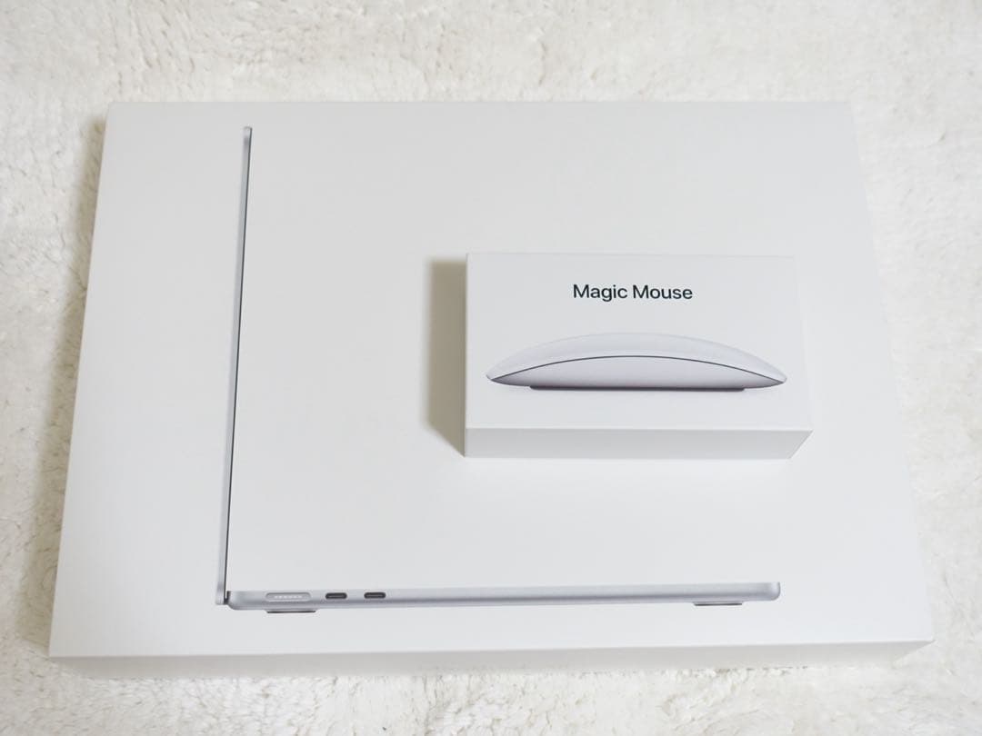 MacBook本体 MacBook Air M2 8G 512GB / Magic Mouse