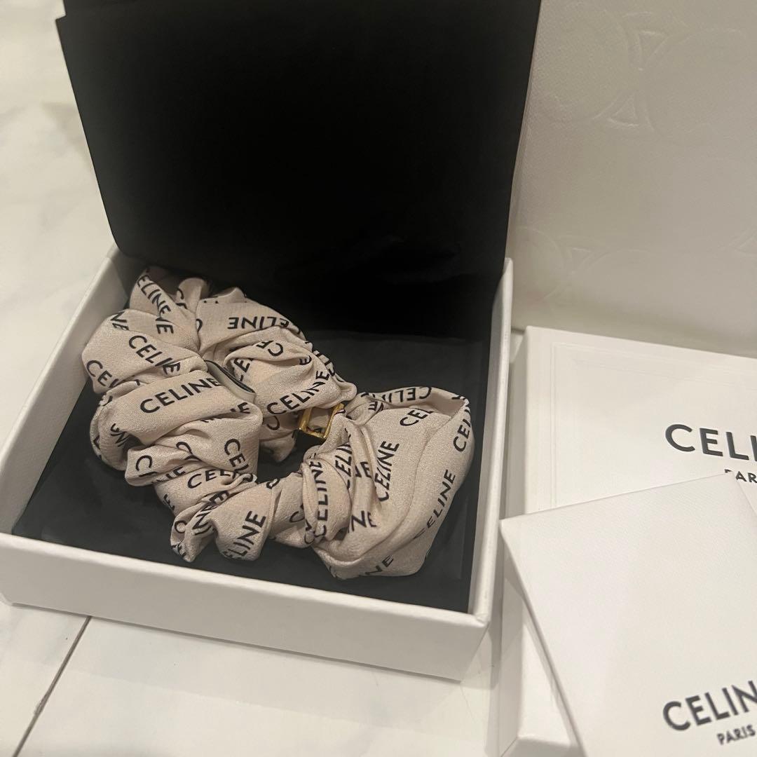 CELINE ベージュ ロゴ シュシュ