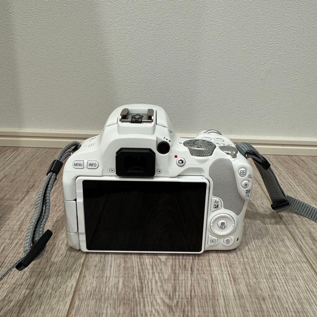 Canon EOS Kiss X9 ホワイト 本体　充電器