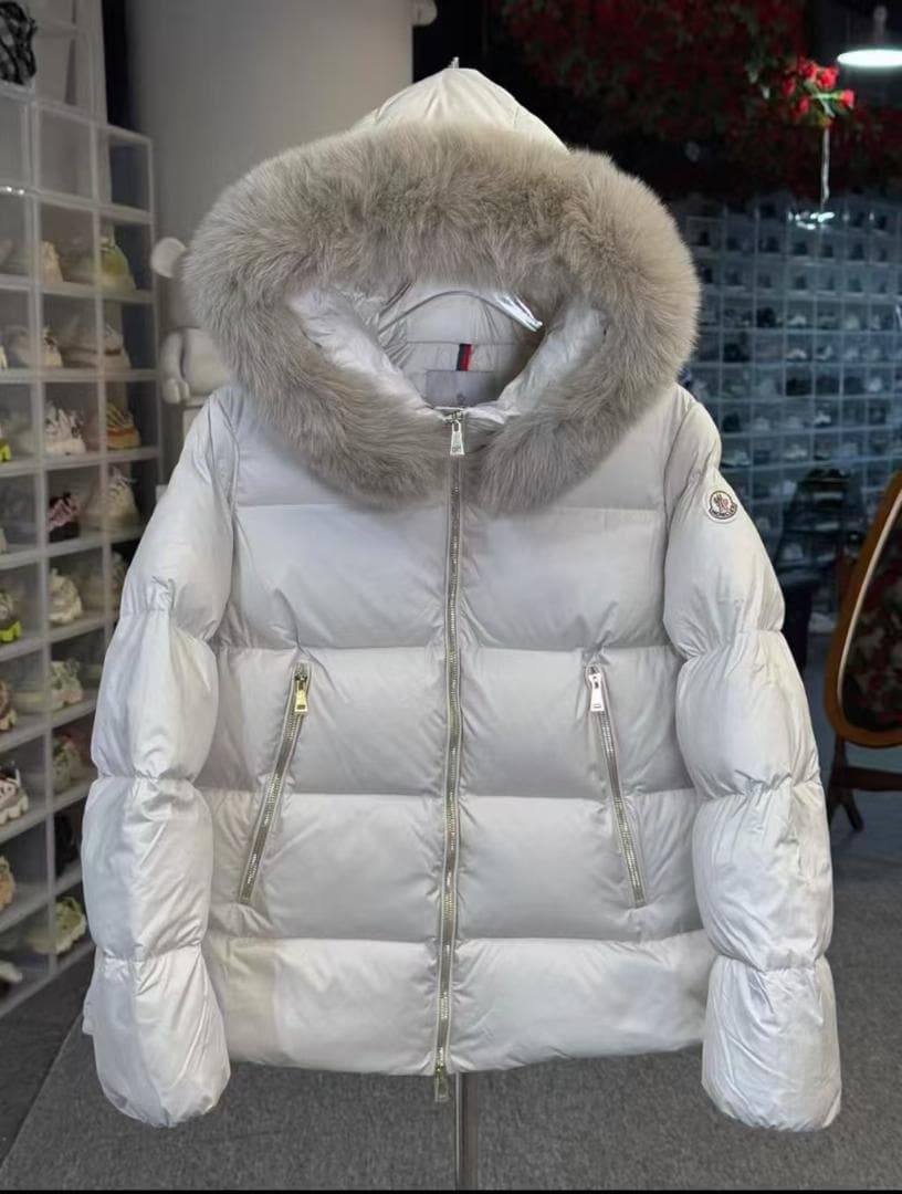 MONCLER アイボリー ファー付きフードダウンジャケット