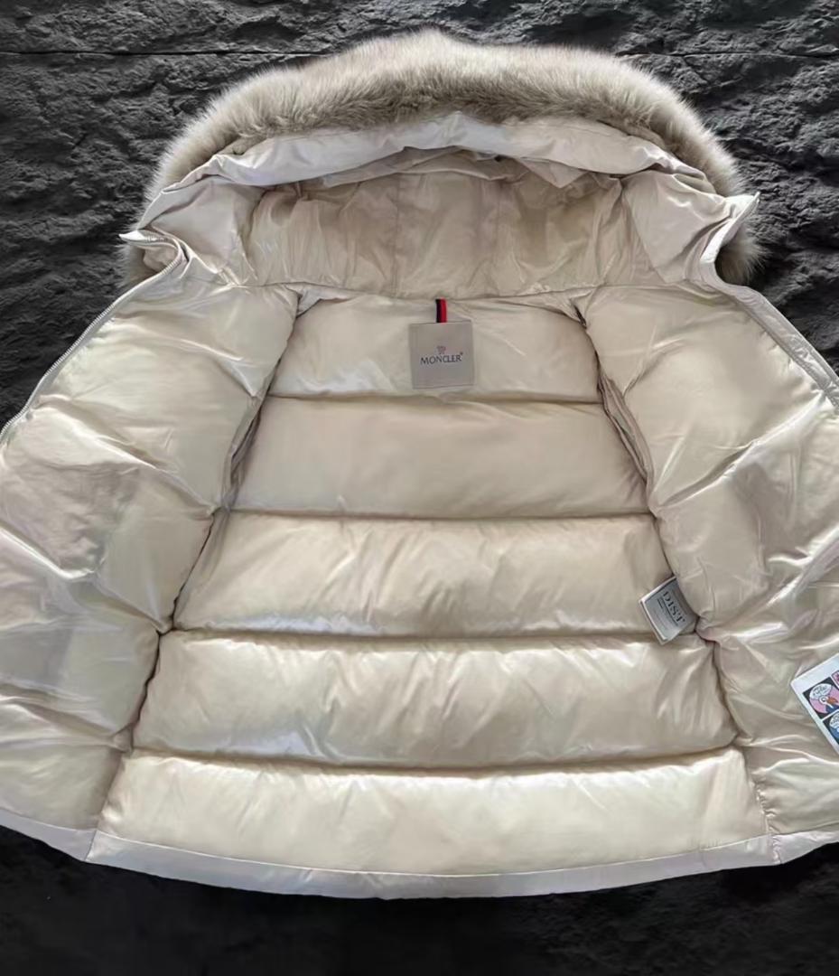 MONCLER アイボリー ファー付きフードダウンジャケット