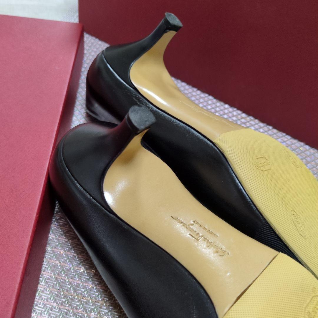 Salvatore Ferragamo ブラック フラットパンプス