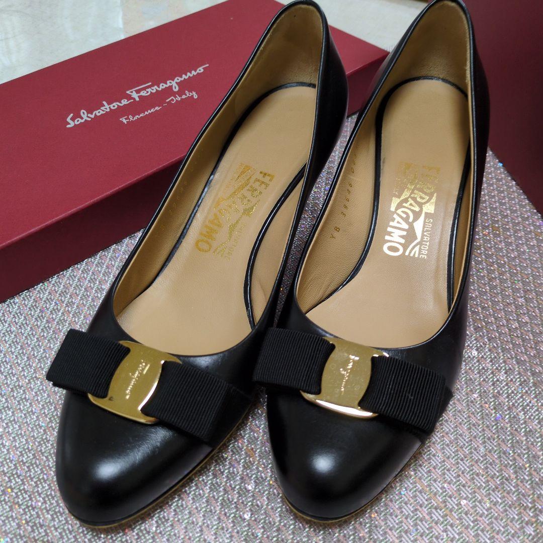 Salvatore Ferragamo ブラック フラットパンプス