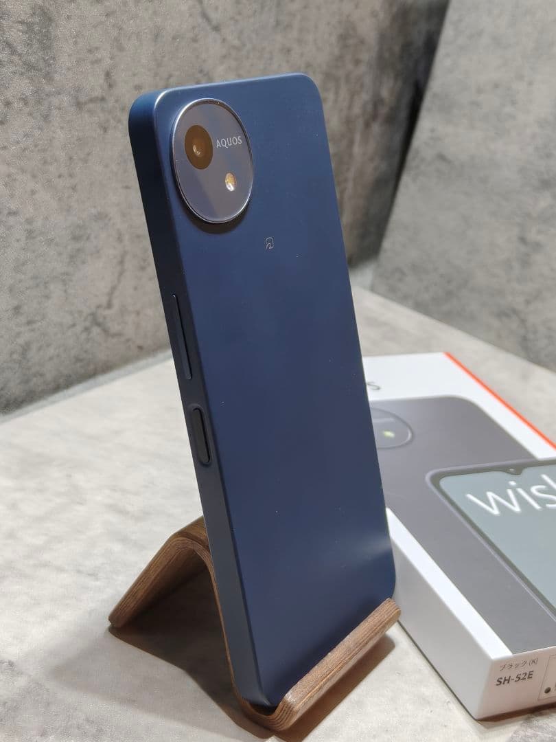 美品 AQUOS wish 4 SH-52E SIMフリー スマホ
