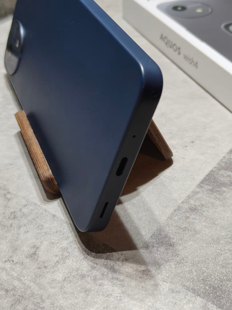 美品 AQUOS wish 4 SH-52E SIMフリー スマホ