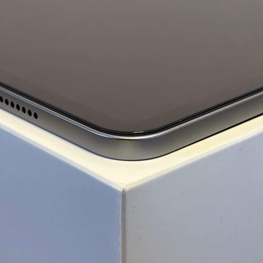 iPad Air (M3) 13インチ　Wi-Fi版　スペースグレイ　128GB