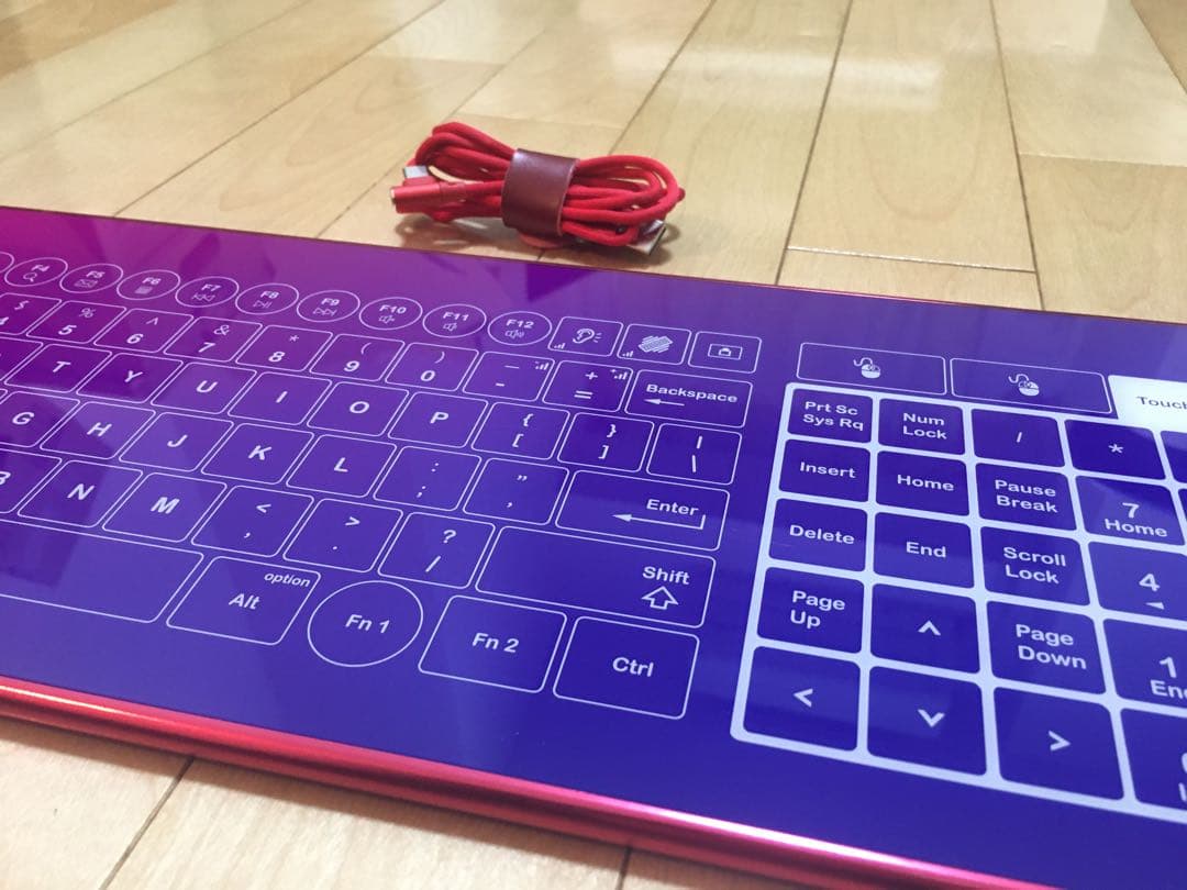 Bastion B10 強化ガラス製キーボード