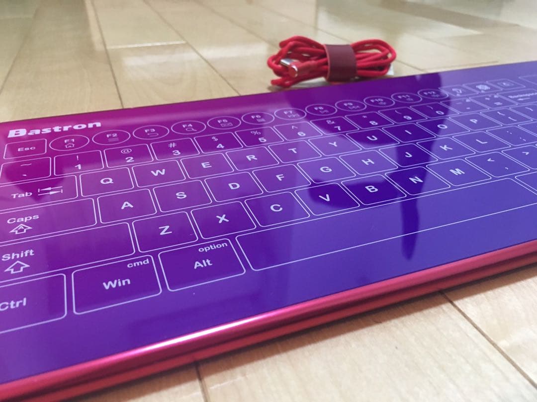 Bastion B10 強化ガラス製キーボード