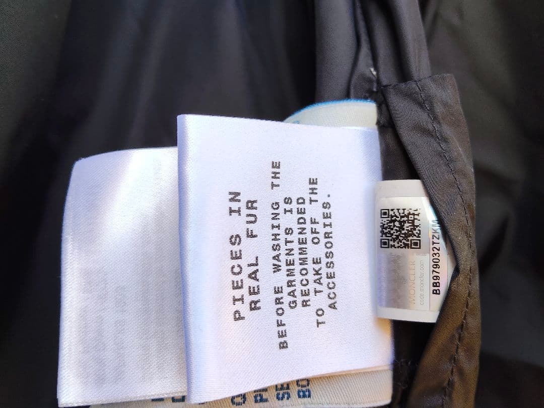 MONCLER　ファー付き黒ロングダウンジャケット