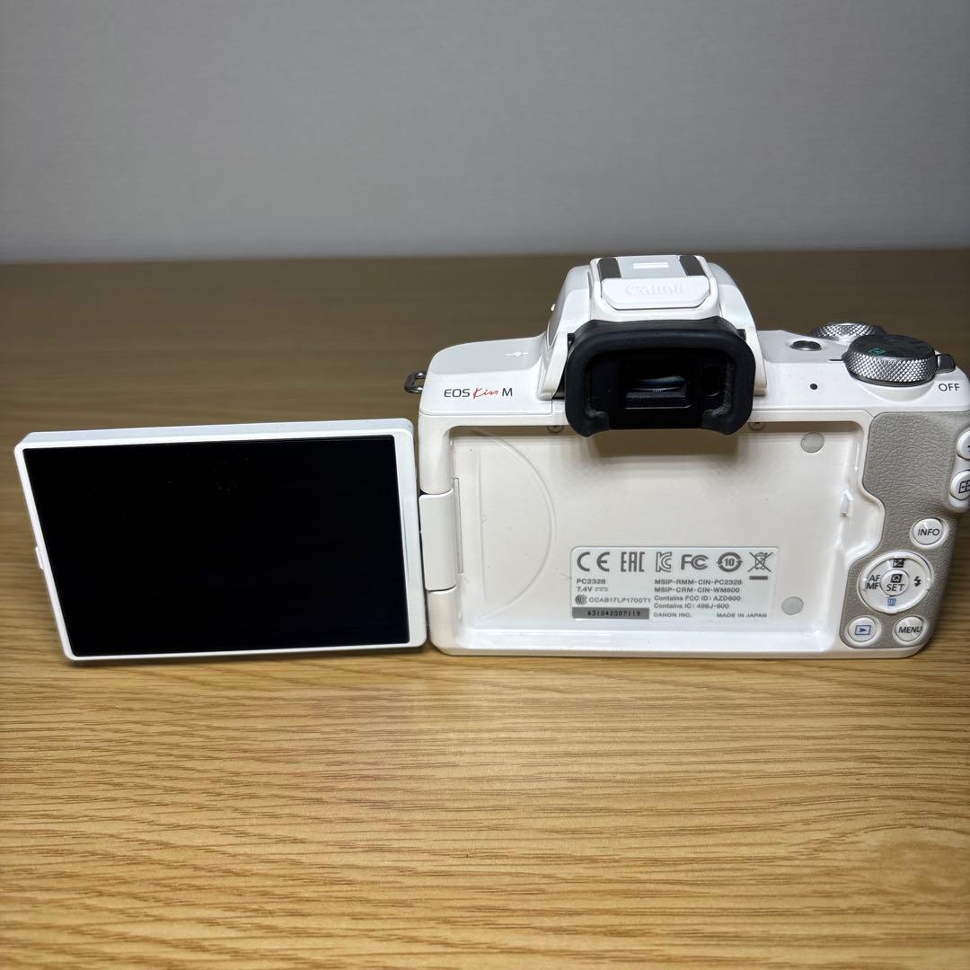 Canon EOS kiss M ダブルズームレンズキット ホワイト　おまけ付き