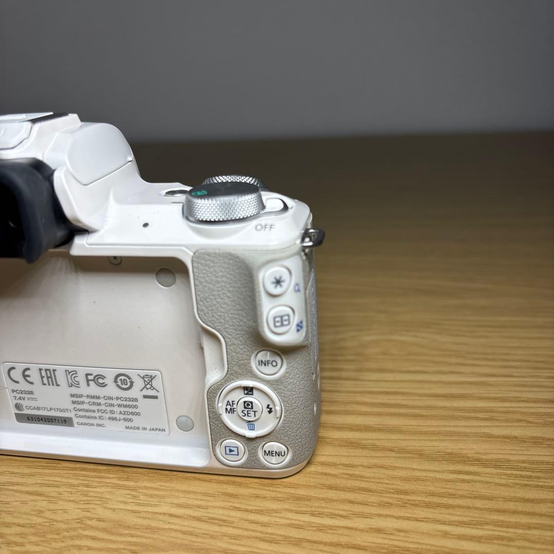 Canon EOS kiss M ダブルズームレンズキット ホワイト　おまけ付き