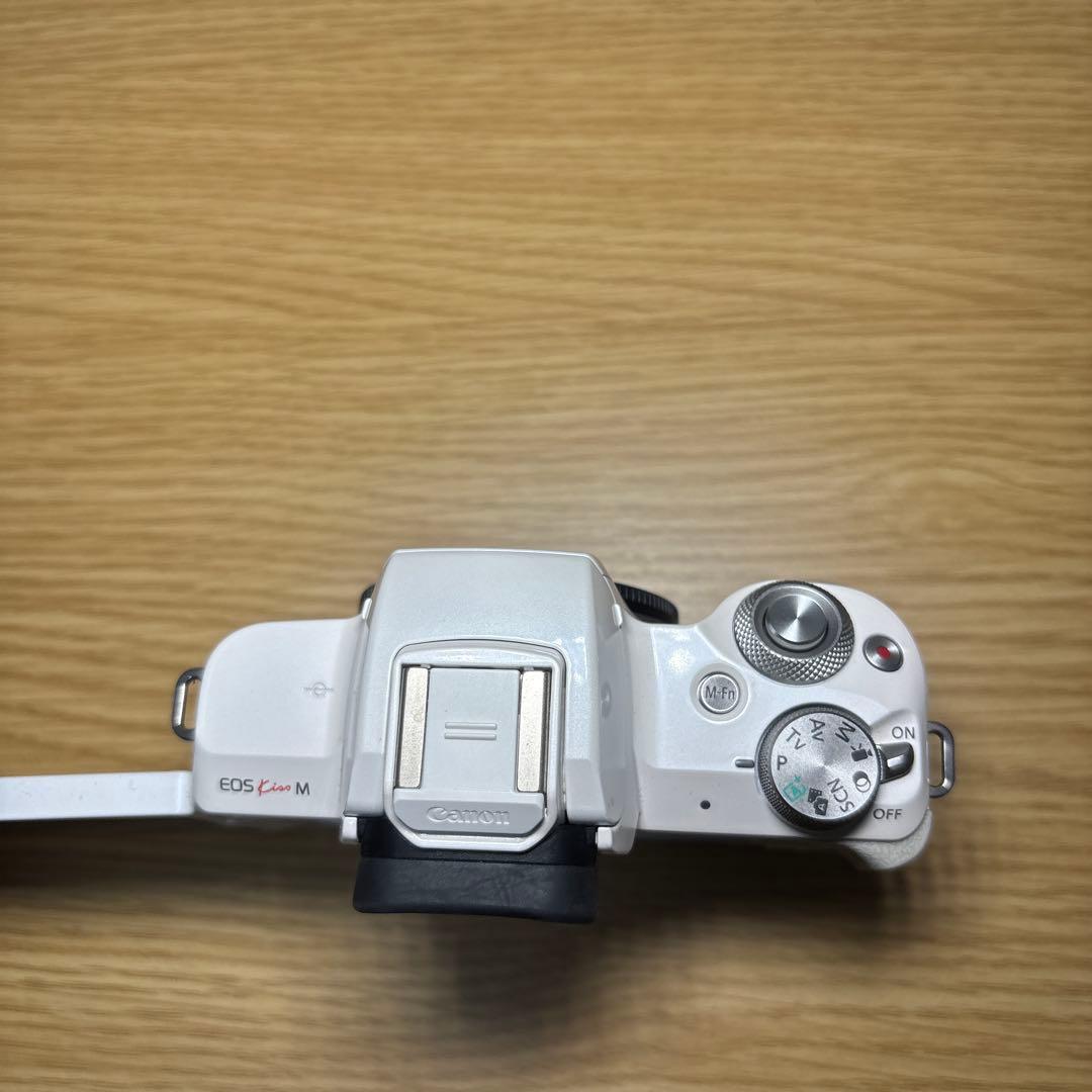 Canon EOS kiss M ダブルズームレンズキット ホワイト　おまけ付き