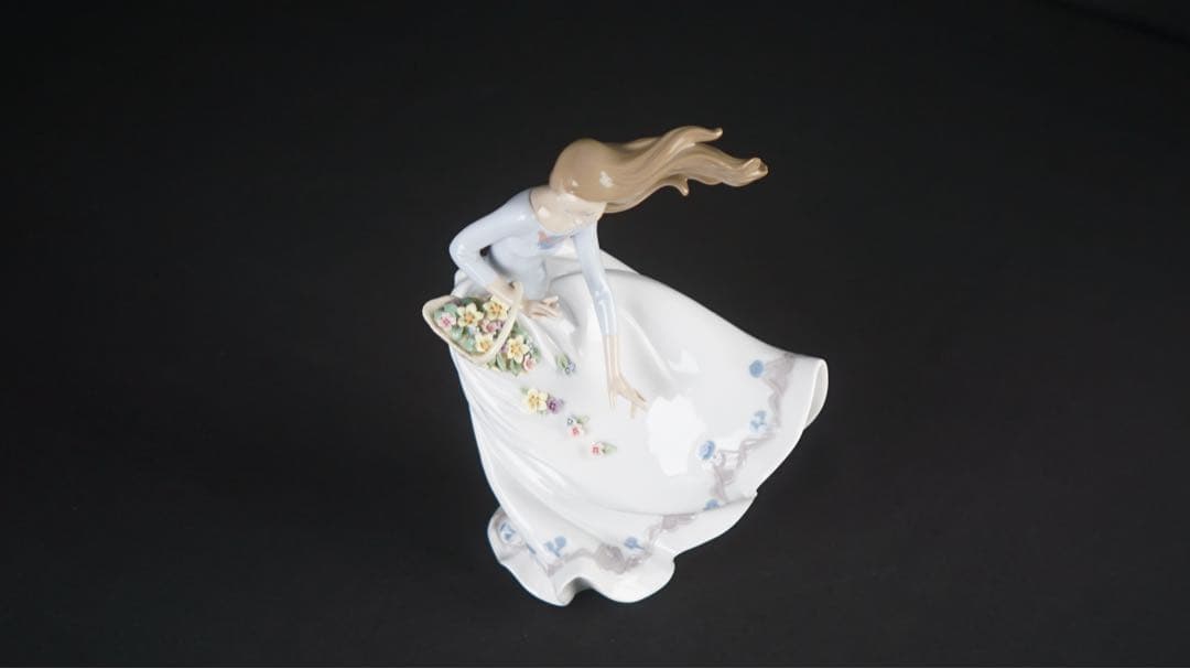 リヤドロ LLADRO 風のいたずら 01006767 置物 花 女性 美品