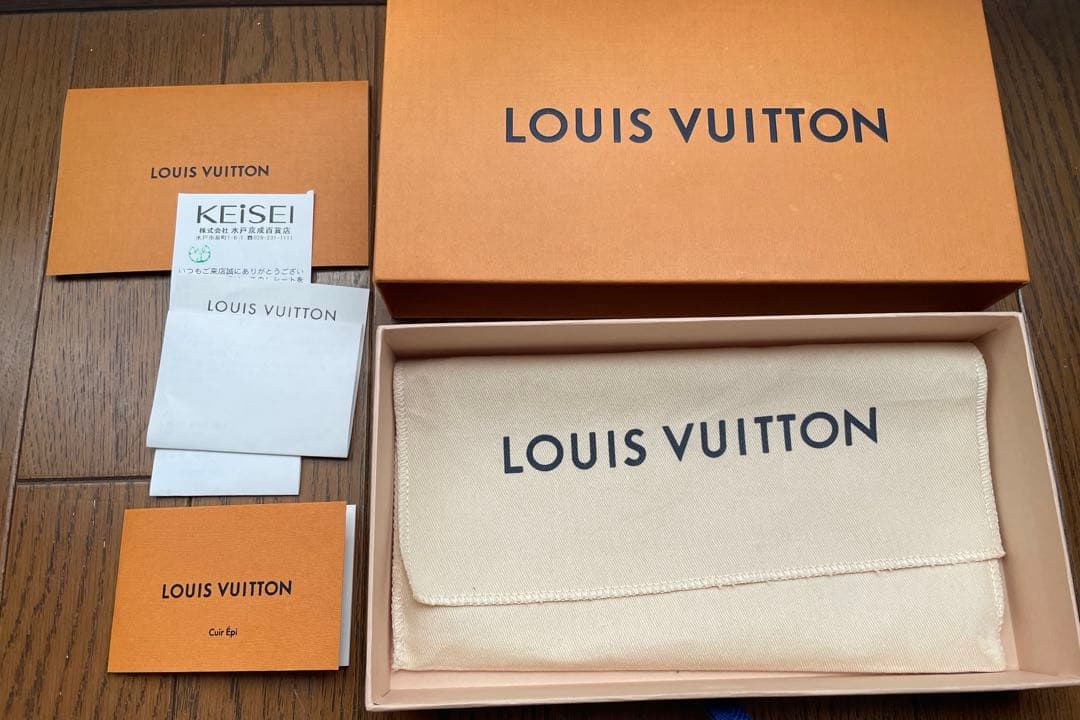 き*ち様 極美品 IC内蔵付属品多数！ルイヴィトン エピ 新型ジッピーウォレット