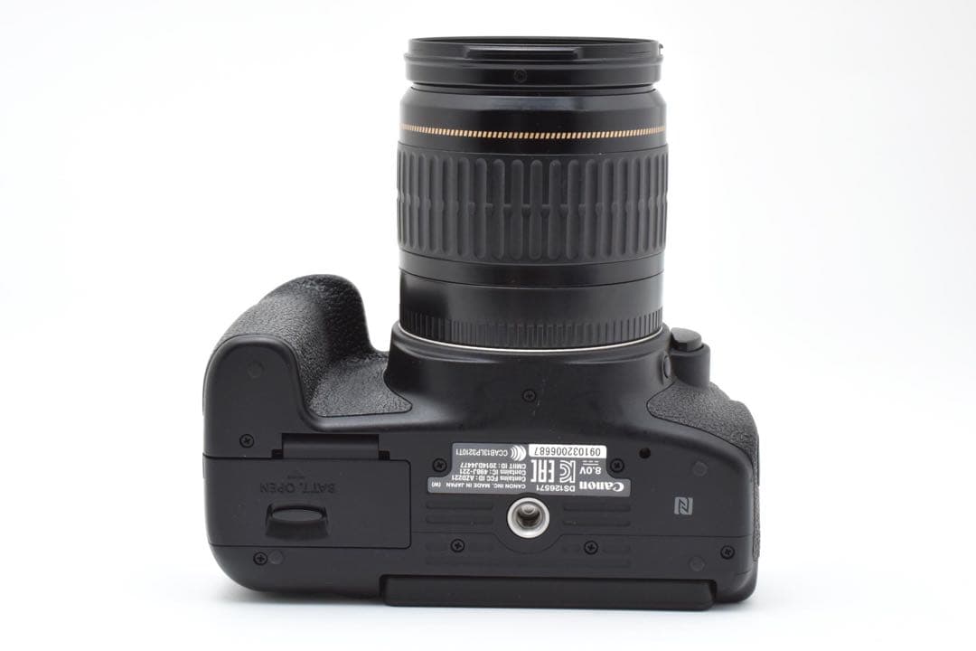 デジタル一眼レフカメラcanon kiss x8i標準レンズセット