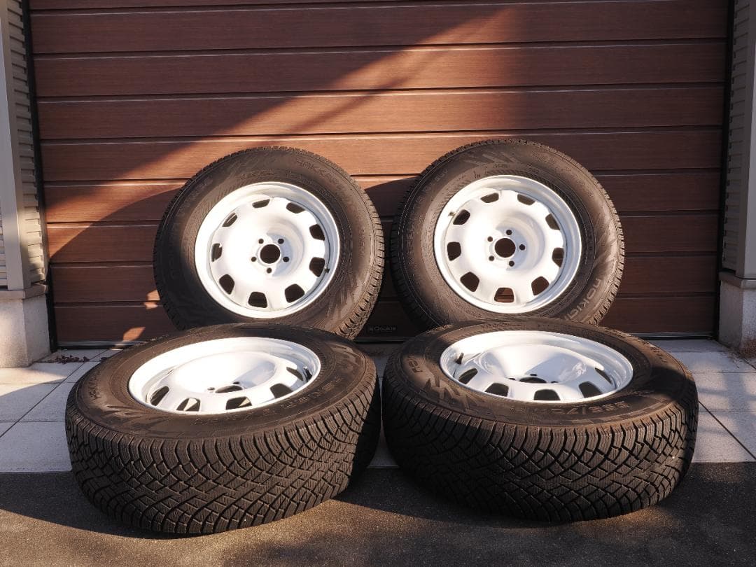 大幅値下げディフェンダー純正18インチスタッドレス4本ノキアン255/70R18