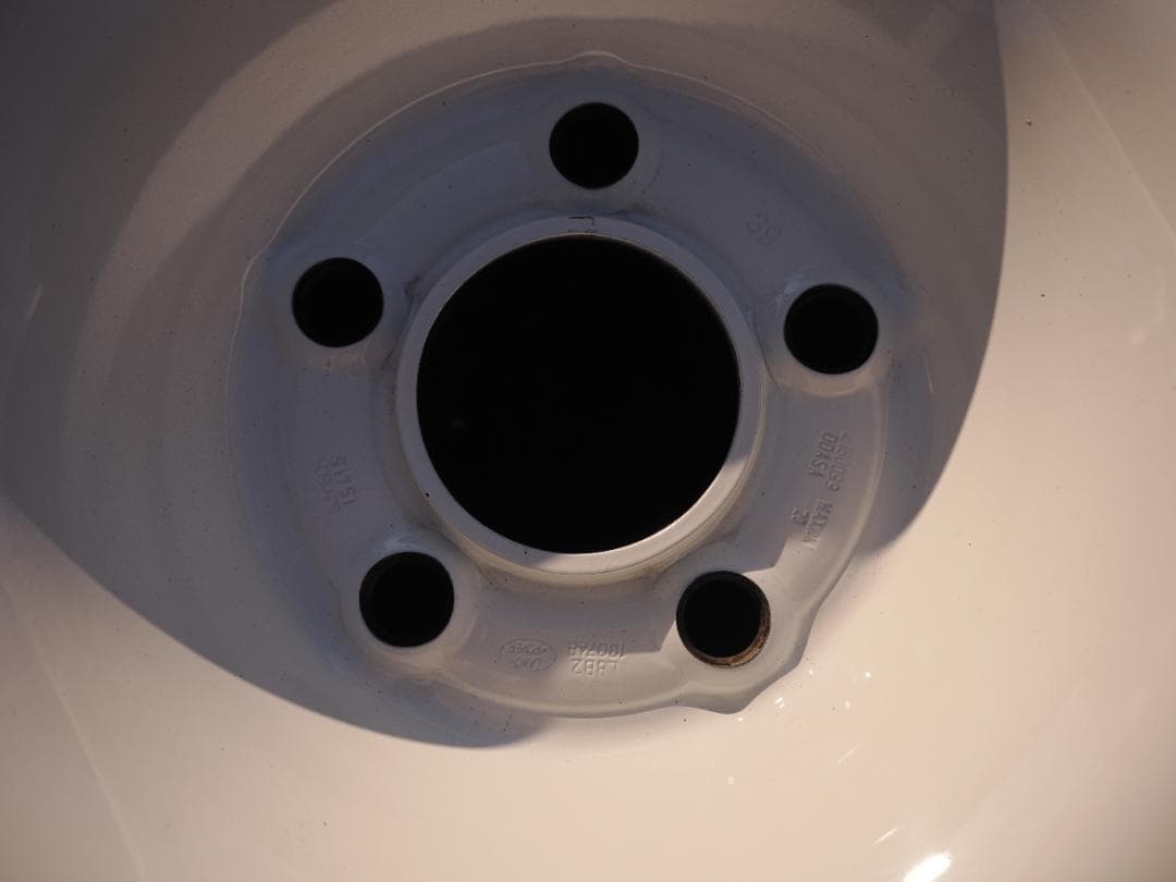 大幅値下げディフェンダー純正18インチスタッドレス4本ノキアン255/70R18