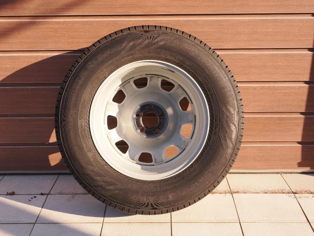 大幅値下げディフェンダー純正18インチスタッドレス4本ノキアン255/70R18