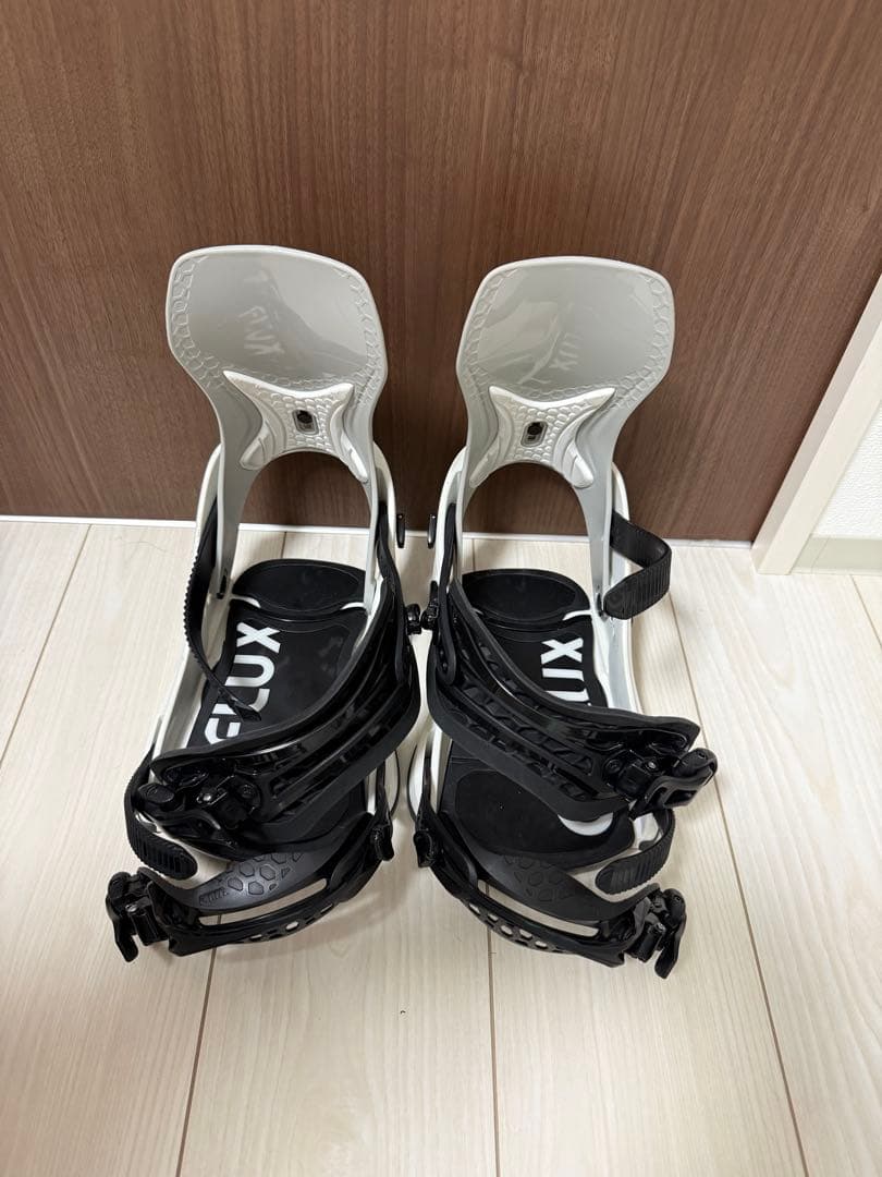 FLUXCV22-23Mサイズ ホワイトスノーボードバインディングビンディング