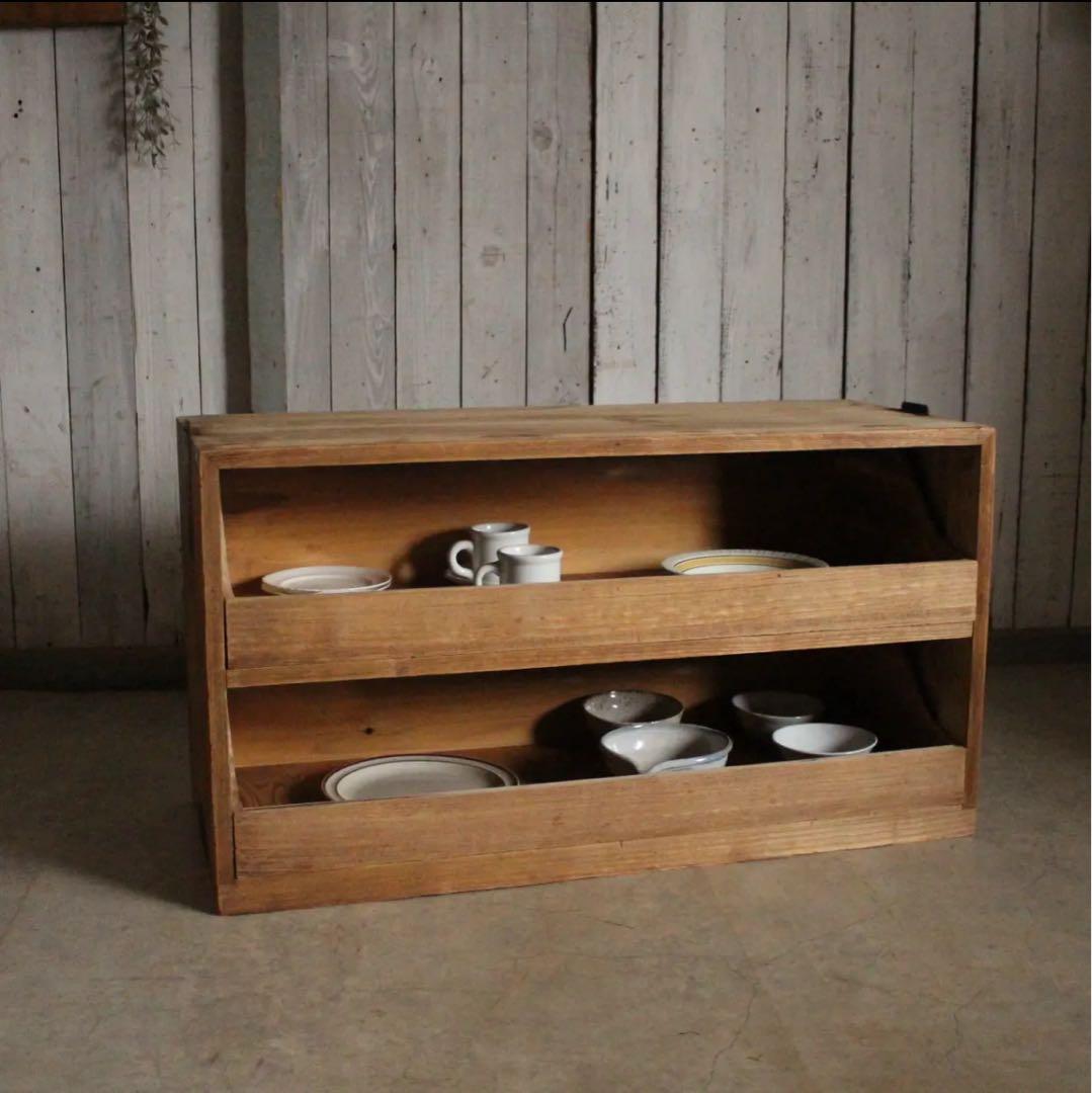 味のある木製の引き出し　2段