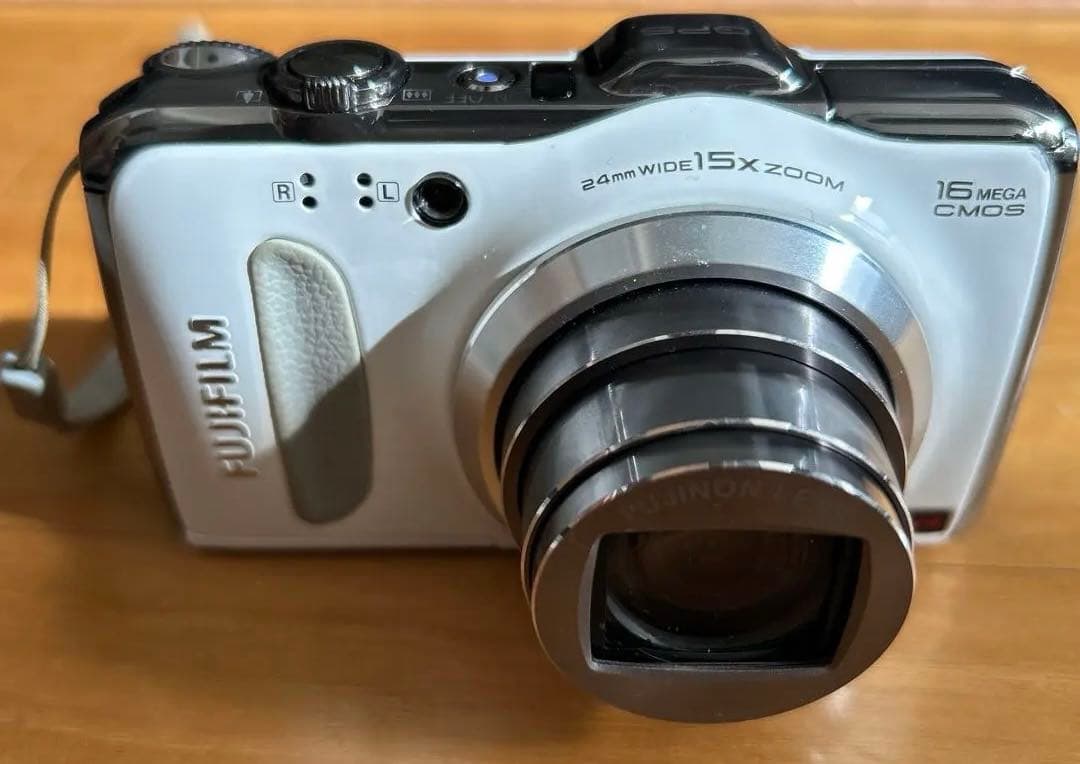 富士フイルム　コンパクトデジタルカメラ、「FinePix F600EXR」