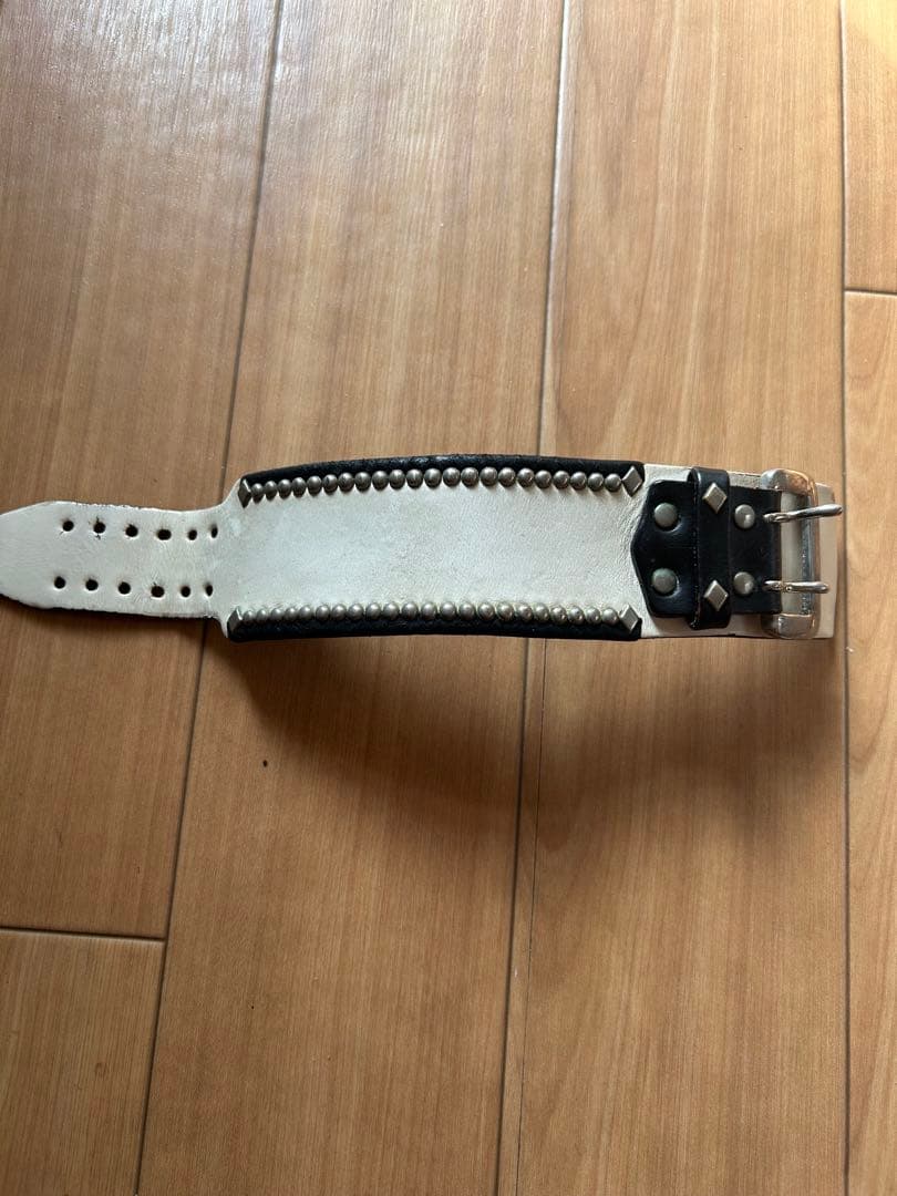 レザー スタッズ付き ブレスレット ウルフズヘッド